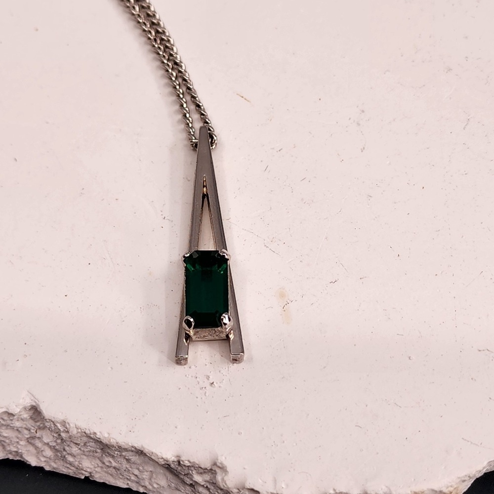 AVON Vintage Silver Tone Emerald Cut Green Glass Modernist Pendant Necklace
